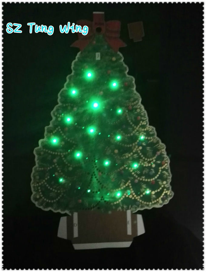 El árbol de navidad formó el módulo del LED que destellaba, módulo registrable de la voz para las tarjetas de felicitación 0
